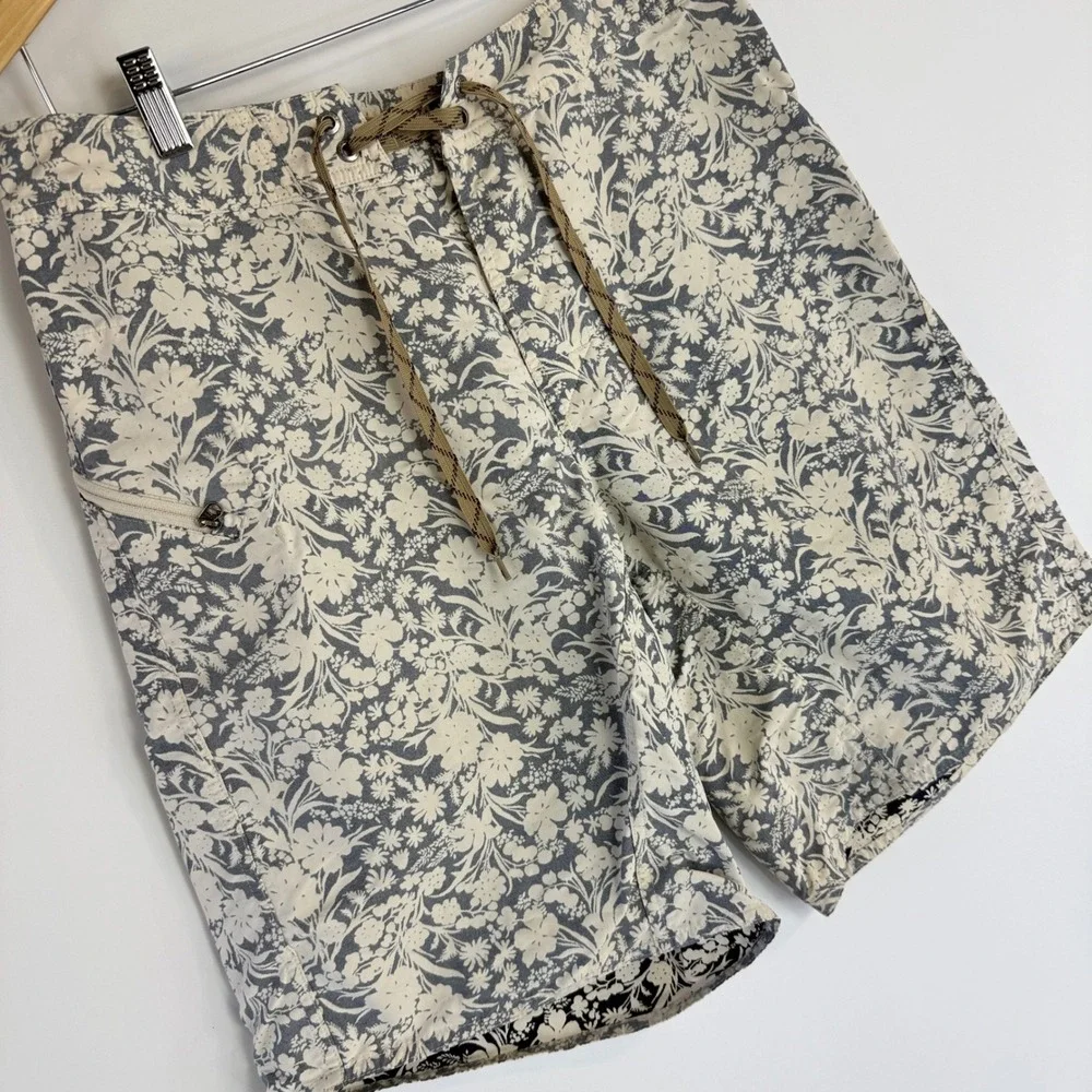 Patagonia Wavefarer Board Shorts Men 31 Blue Floral Print 86772S8 Nylon